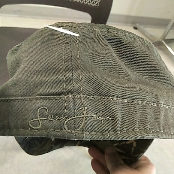 Green Cap with Embroidered Logo - Picture 3 of 6